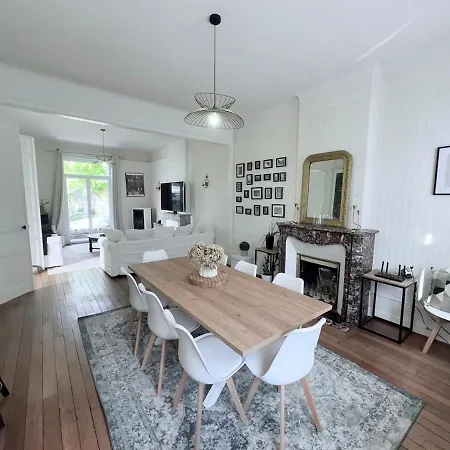 Magnificent Bourgeois On Wooded Estate Hébergement de vacances Charleville-Mézières