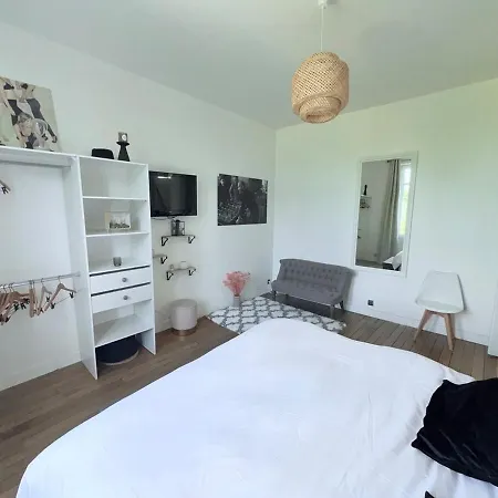 Magnificent Bourgeois On Wooded Estate