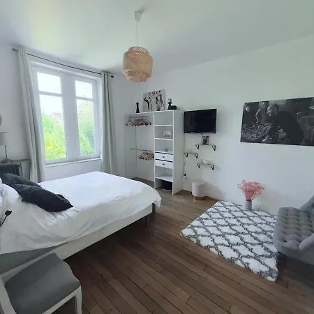 Magnificent Bourgeois On Wooded Estate Hébergement de vacances *